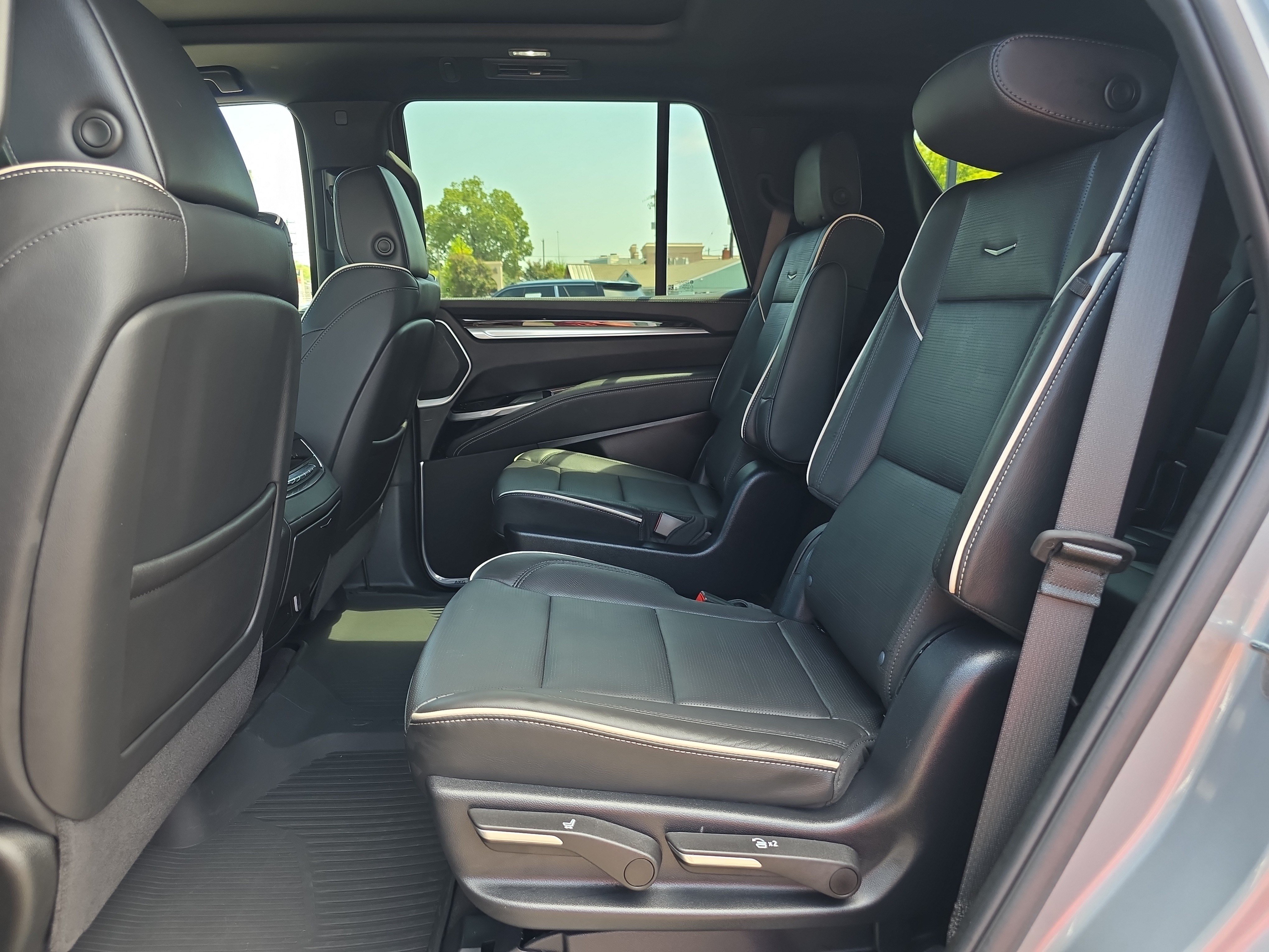 Used 2025 Cadillac Escalade Premium Luxury w/ Touring Package AWD/4WD image 11
