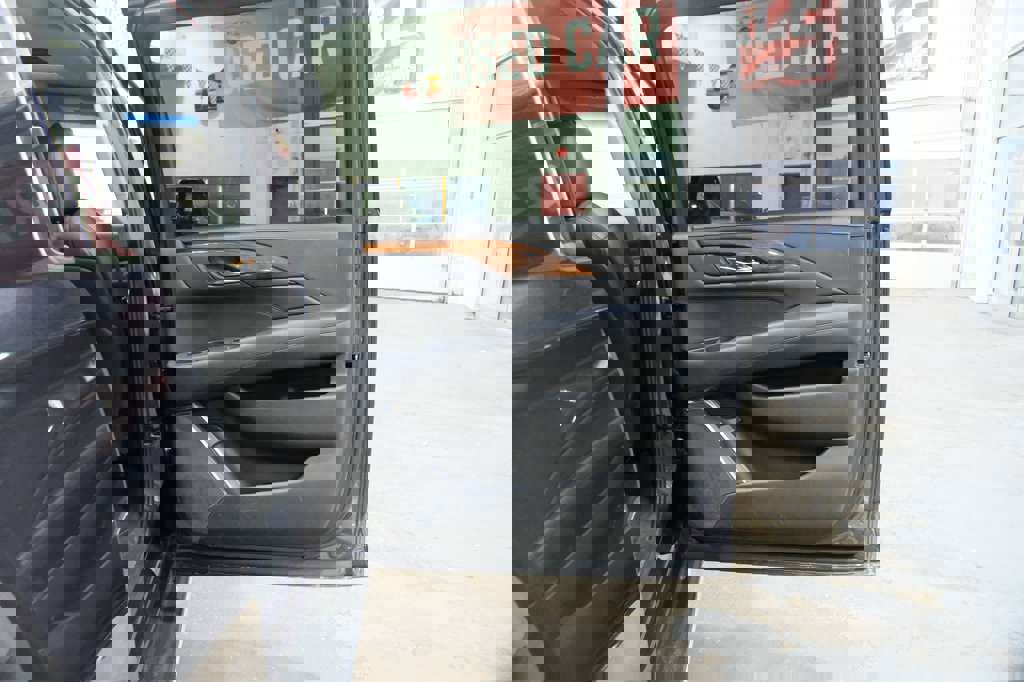 Used 2017 Cadillac Escalade ESV Premium Luxury image 27