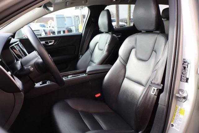 Used 2021 Volvo V60 T5 Cross Country w/ Climate Package image 10