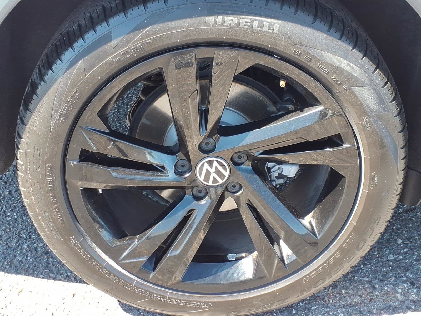 Certified 2023 Volkswagen Tiguan SE R-Line FWD image 9
