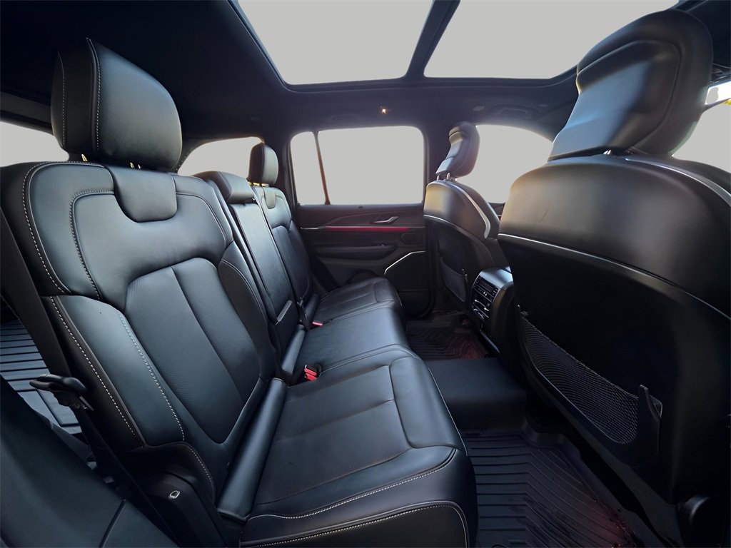 Used 2024 Jeep Grand Cherokee Overland w/ Luxury Tech Group IV image 10