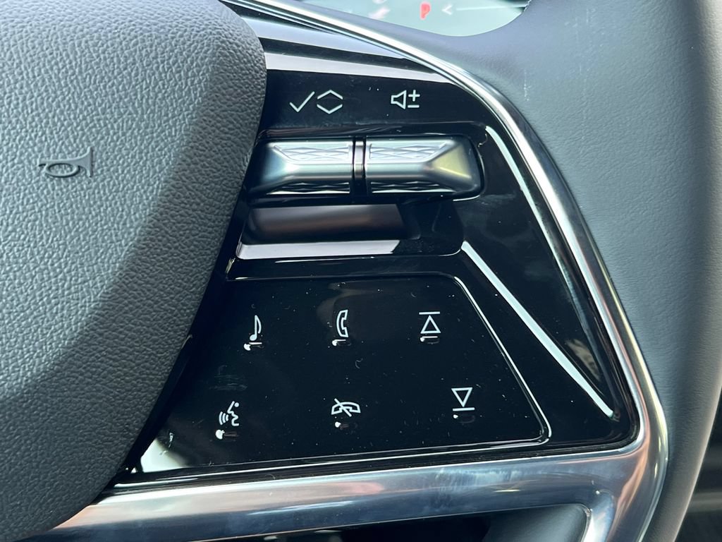 New 2027 Cadillac Vistiq Sport w/ LPO, Floor Liner Package AWD/4WD image 21