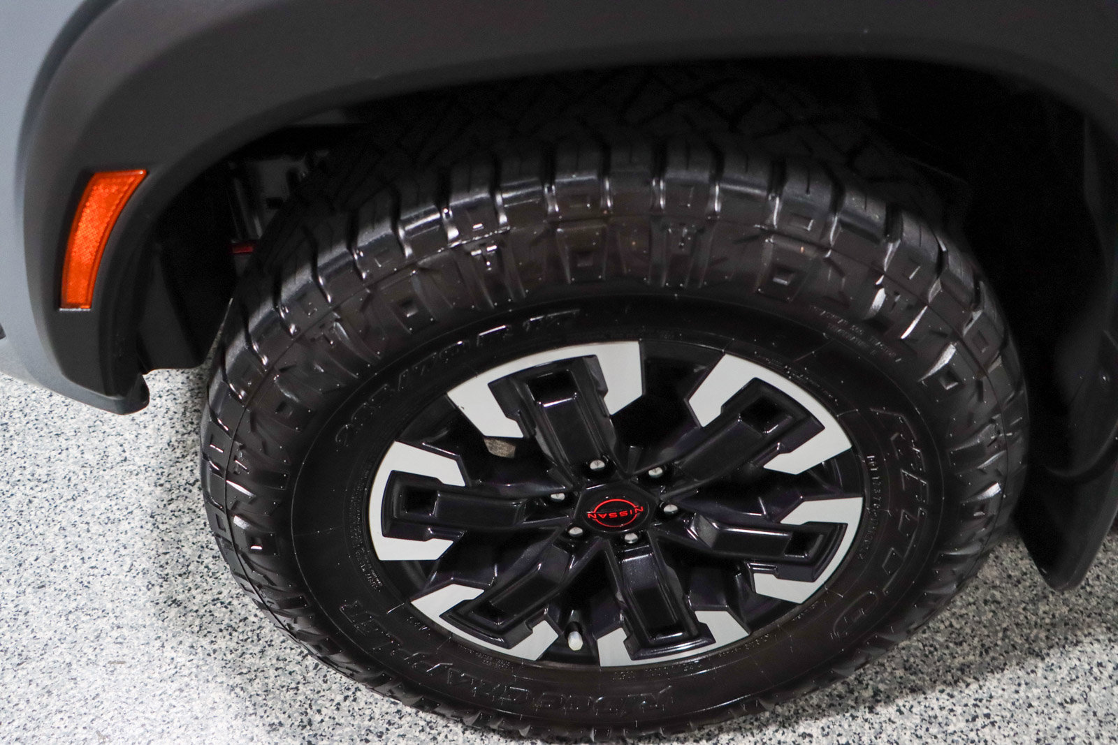 Used 2023 Nissan Frontier PRO-4X w/ Technology Package AWD/4WD image 11