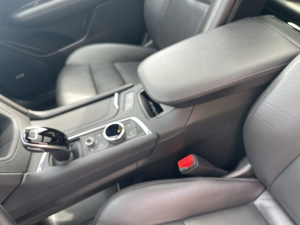 Used 2025 Cadillac XT5 Premium Luxury AWD/4WD image 17