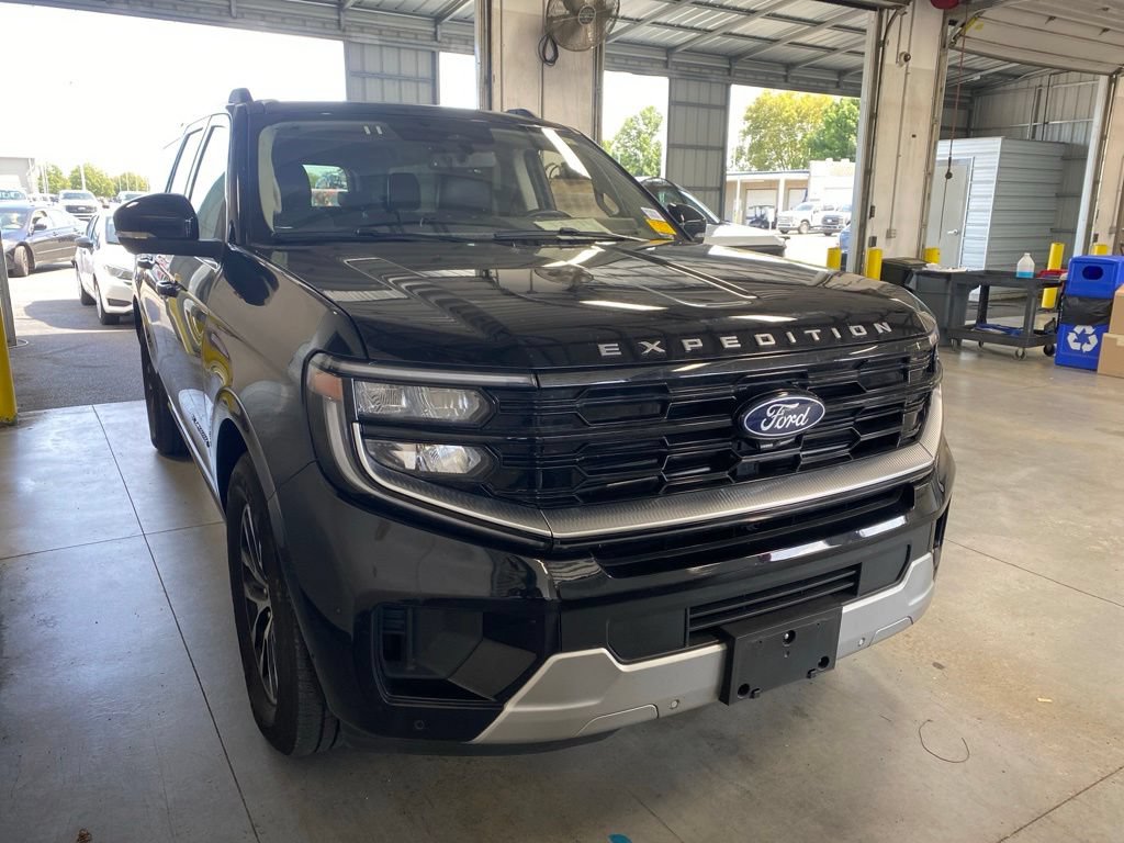 Used 2025 Ford Expedition Max Platinum AWD/4WD image 1