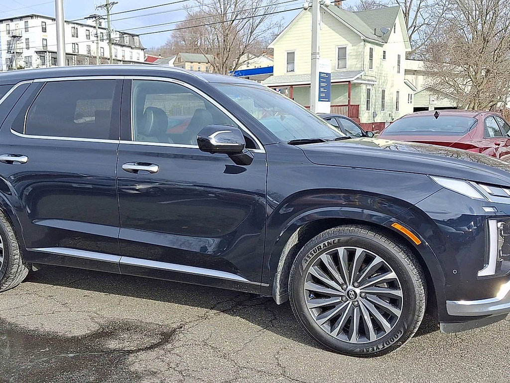 Used 2023 Hyundai Palisade Calligraphy w/ Winter Package image 2