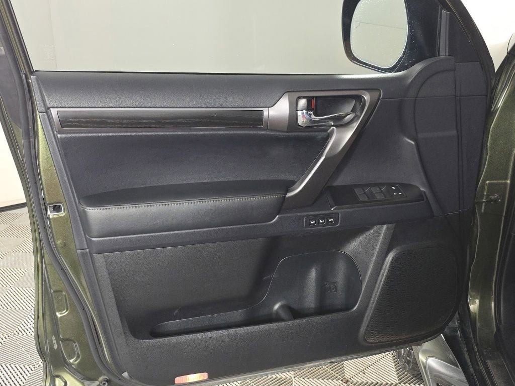Used 2022 Lexus GX 460 w/ Black Line Special Edition AWD/4WD image 29