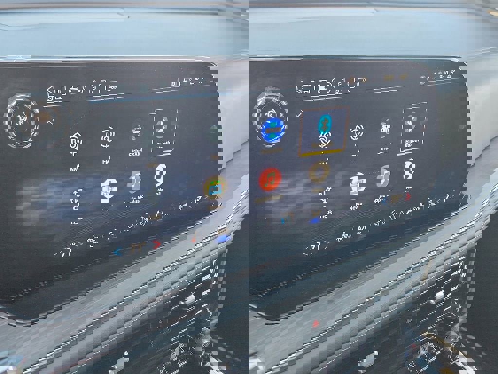 Used 2025 Chevrolet Suburban Z71 image 30