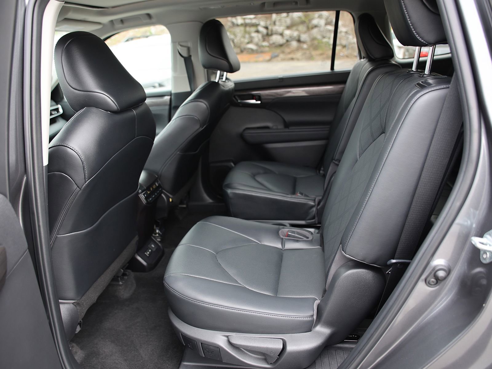 Used 2023 Toyota Highlander Platinum image 21