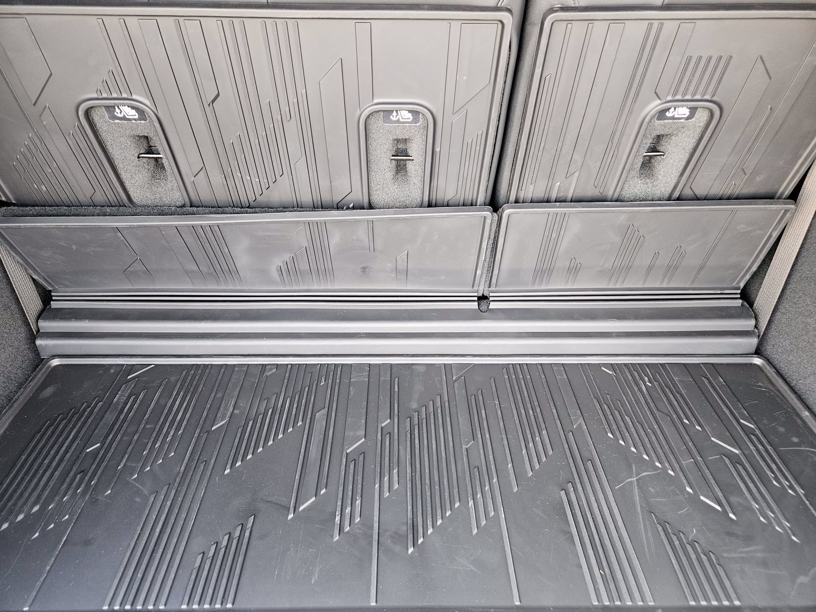New 2026 Cadillac Escalade IQL Sport 1 w/ LPO, ONYX Package AWD/4WD image 30