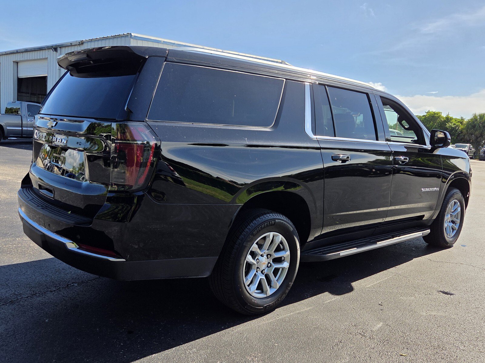 Certified 2026 Chevrolet Suburban LS RWD image 5