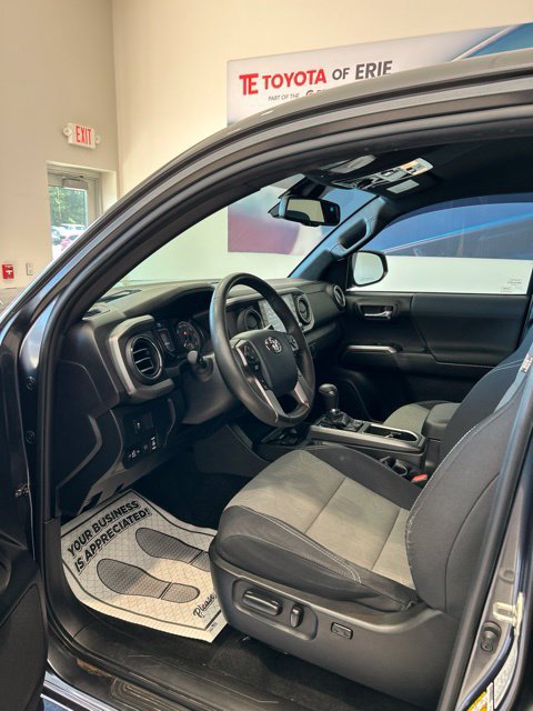 Used 2020 Toyota Tacoma TRD Off-Road AWD/4WD image 11