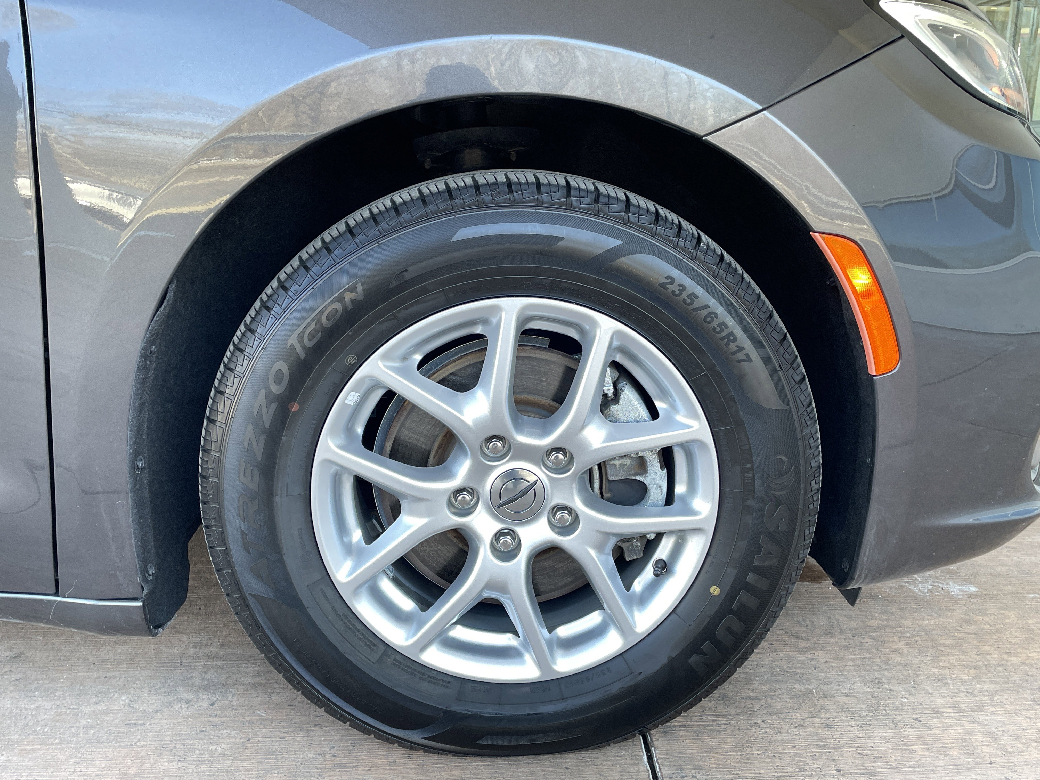 Used 2023 Chrysler Pacifica Touring-L image 28