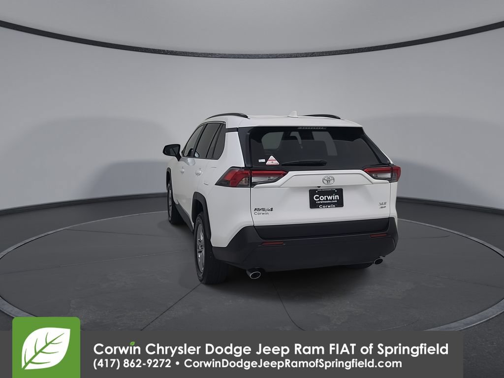 Used 2025 Toyota RAV4 XLE AWD/4WD image 12