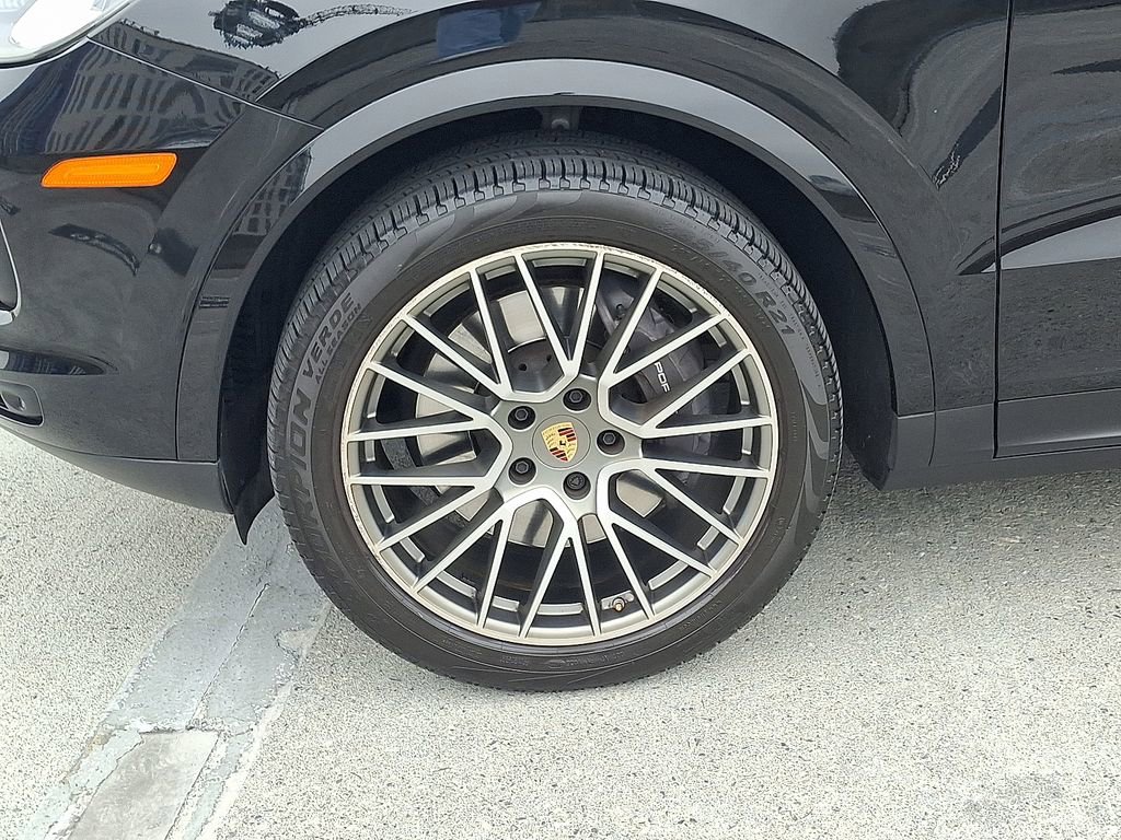 Used 2023 Porsche Cayenne Coupe image 10