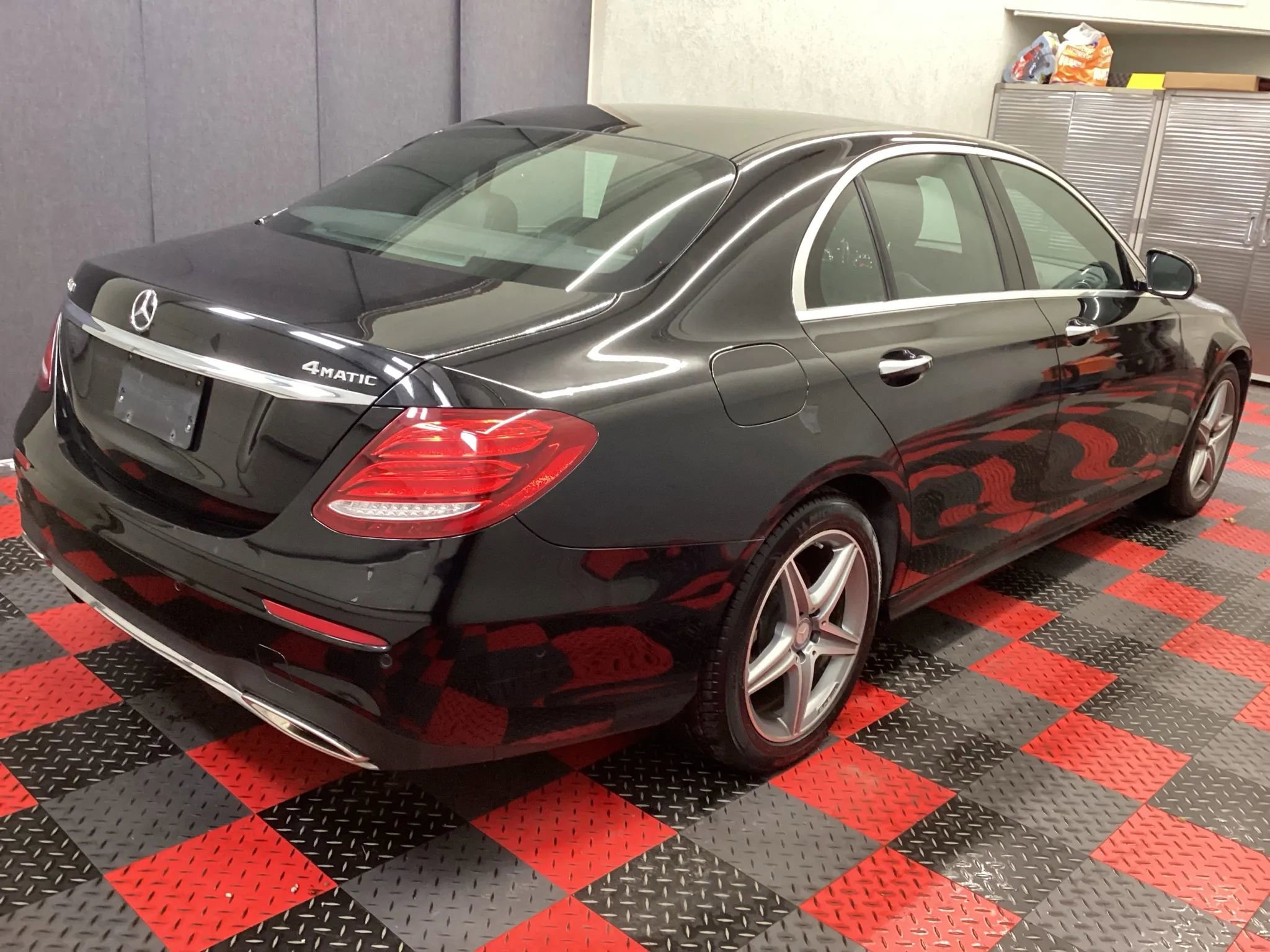 Used 2017 Mercedes-Benz E 300 4MATIC image 3