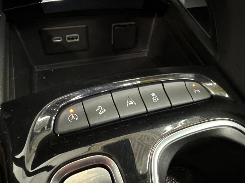 Used 2022 Buick Envision Preferred AWD/4WD image 33
