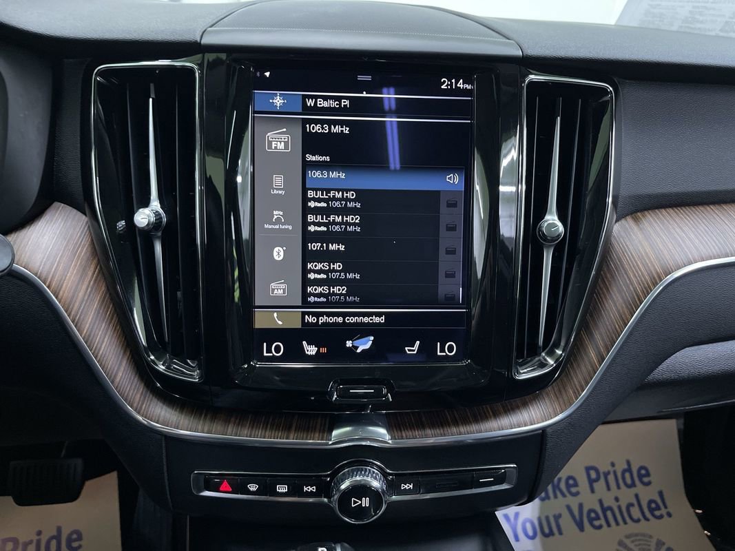 Used 2021 Volvo XC60 T5 Momentum w/ Premium Package FWD image 21