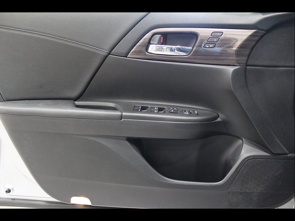 Used 2017 Honda Accord Touring image 15