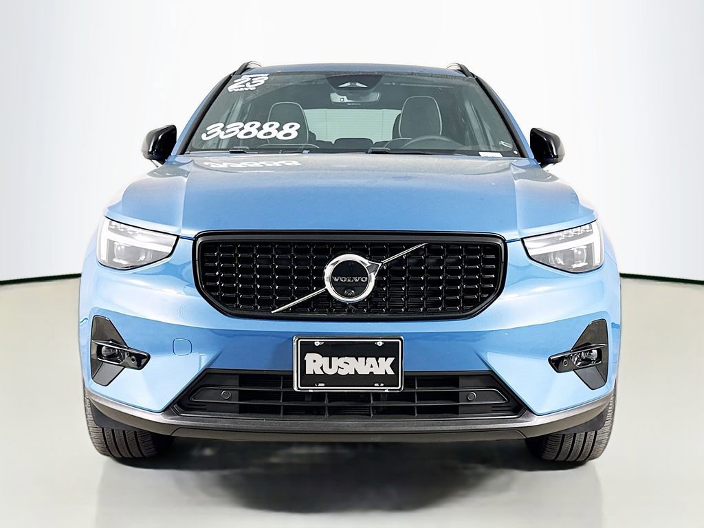 Used 2023 Volvo XC40 B5 Ultimate w/ Protection Package Premier image 2