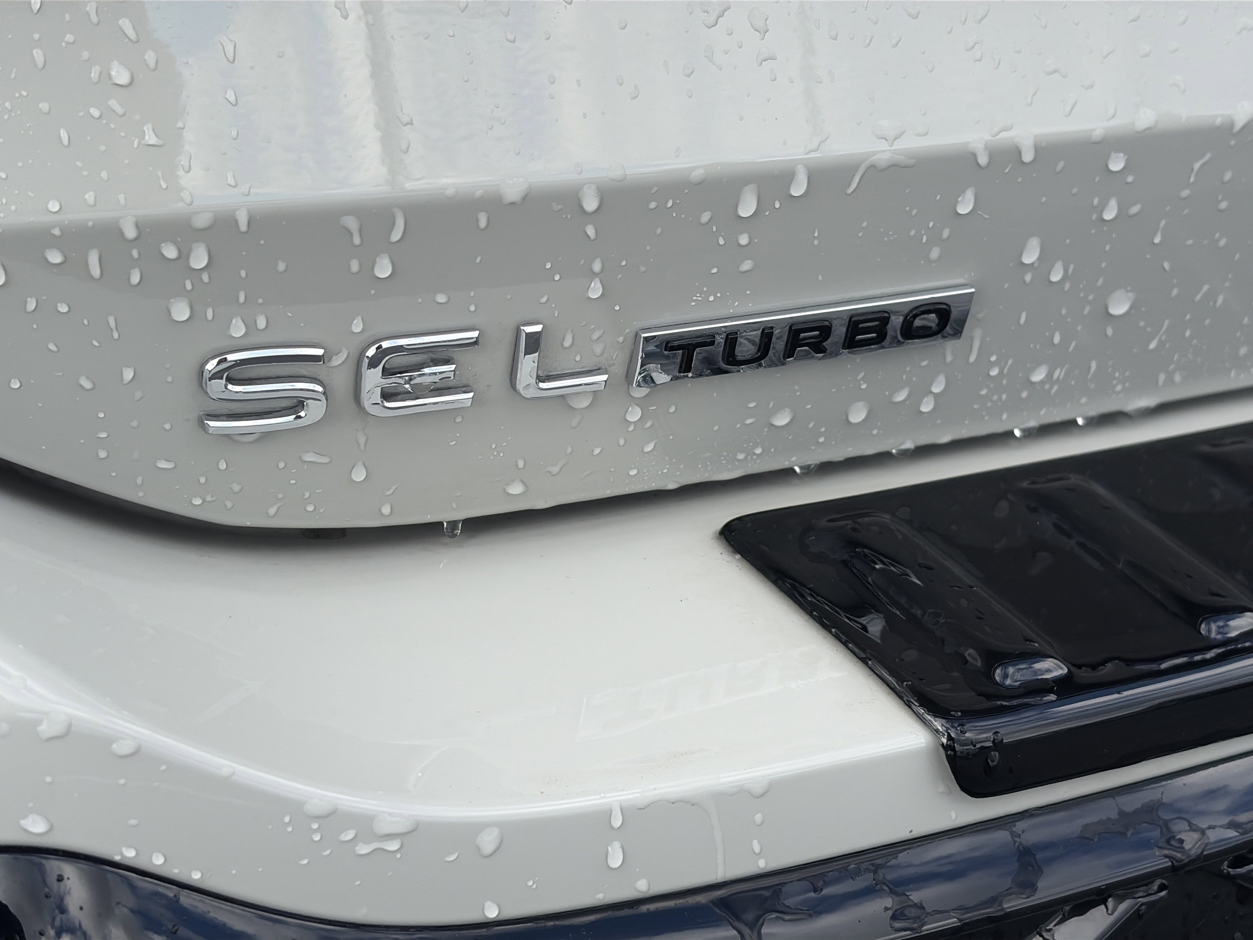 Used 2026 Volkswagen Tiguan SEL R-Line AWD/4WD image 9
