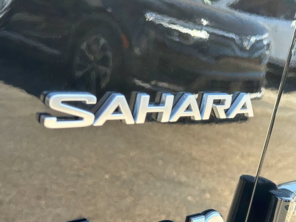 Used 2021 Jeep Wrangler Unlimited Sahara w/ Cold Weather Group AWD/4WD image 8