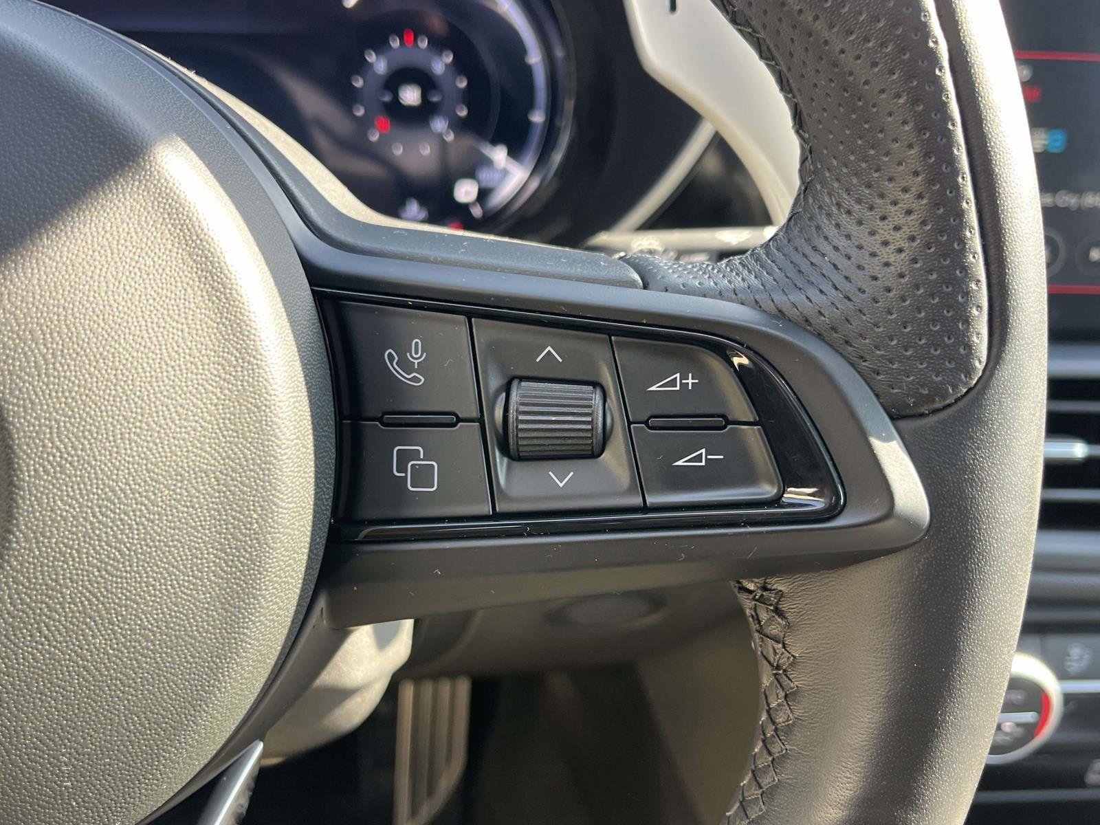 Used 2024 Alfa Romeo Giulia Veloce image 25