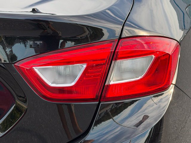 Used 2018 Chevrolet Cruze LT w/ Convenience Package FWD image 18