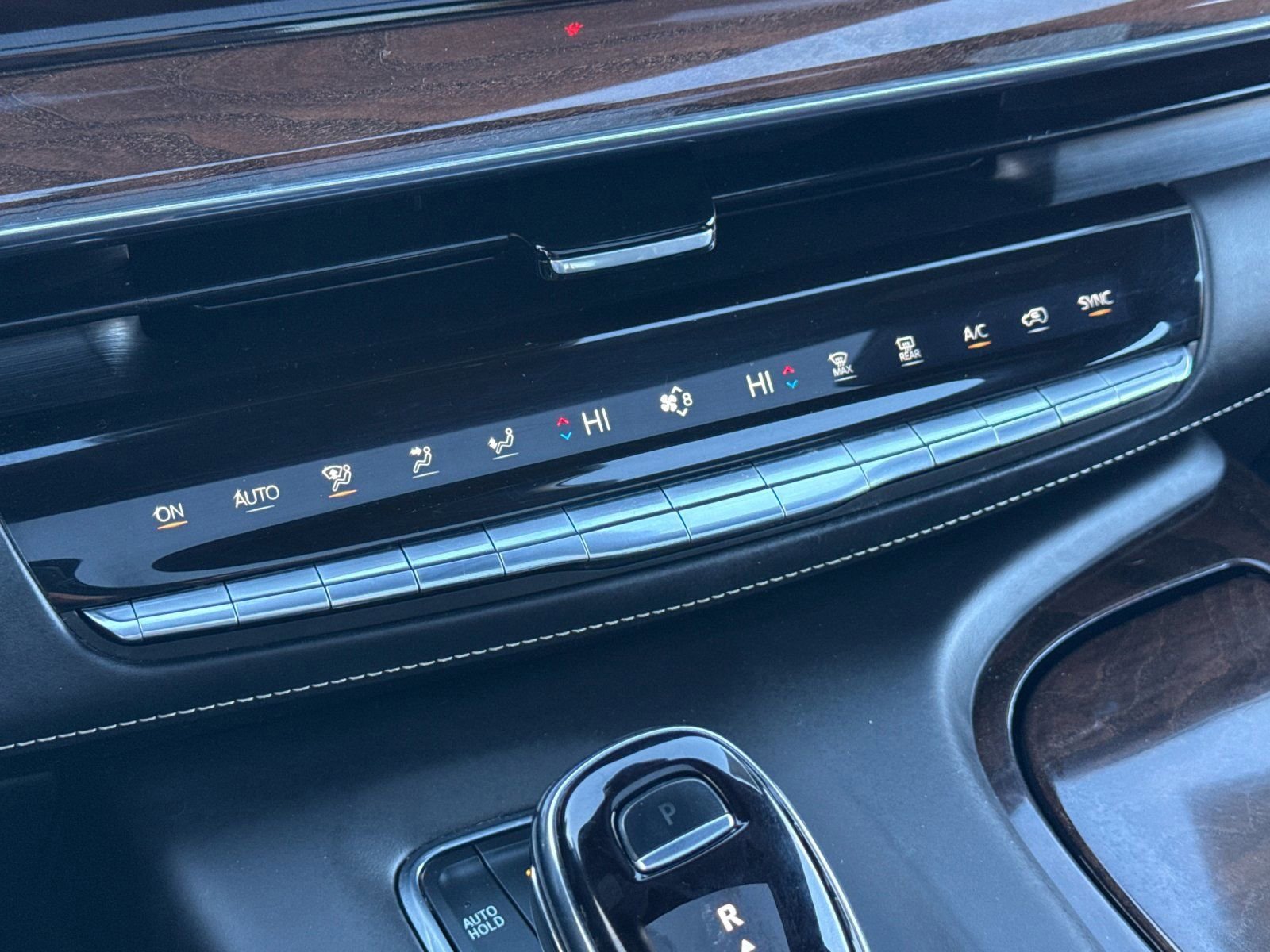 Used 2022 Cadillac Escalade ESV Sport Platinum w/ Heavy-Duty Trailer Package image 25