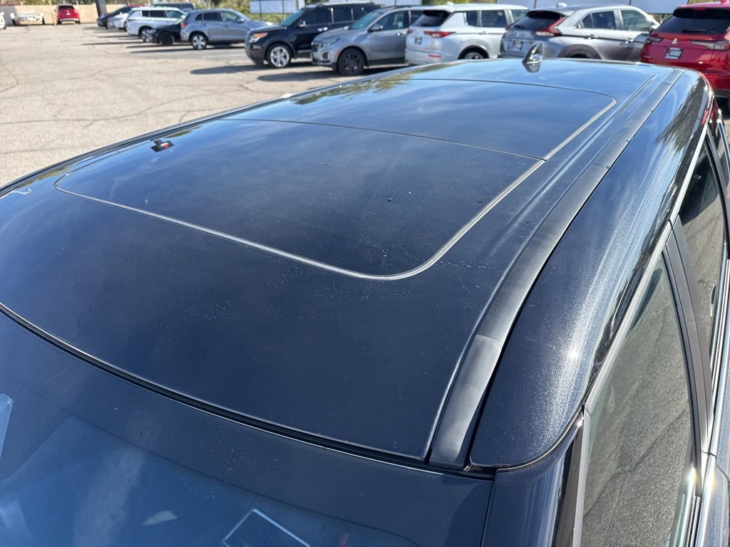 New 2025 Mitsubishi Outlander SE image 9