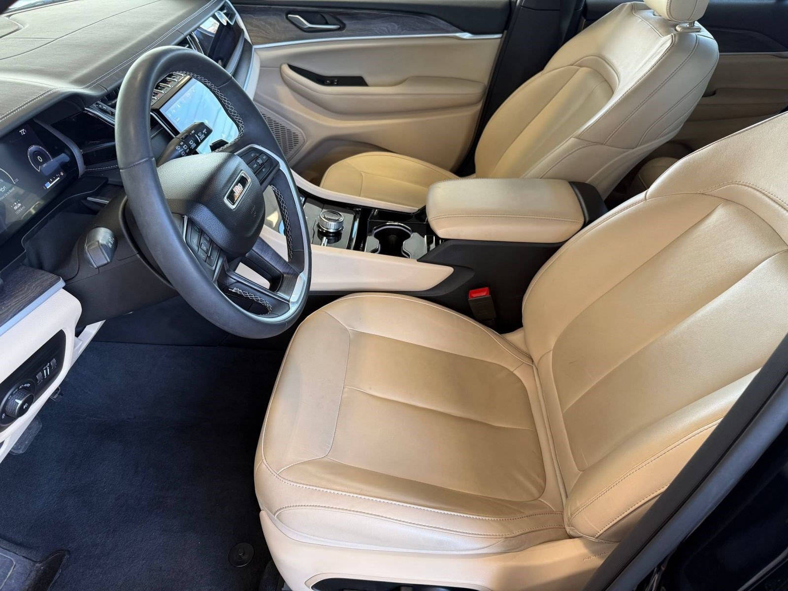 Used 2023 Jeep Grand Cherokee Limited AWD/4WD image 5