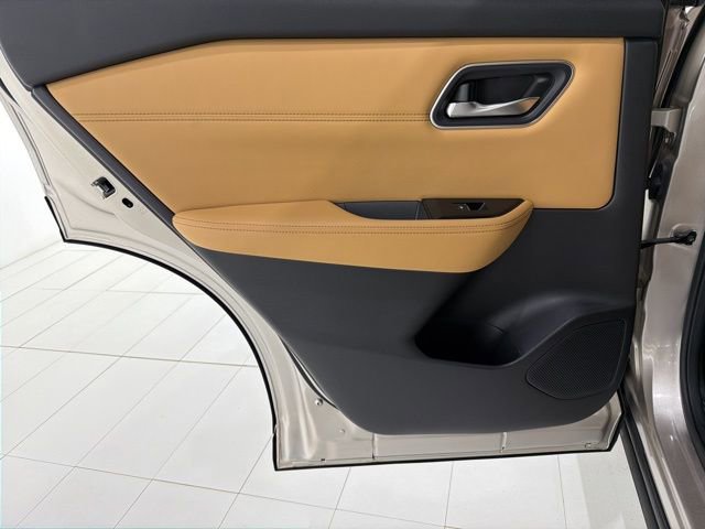 Used 2022 Nissan Rogue Platinum w/ Head-Up Display Package AWD/4WD image 15