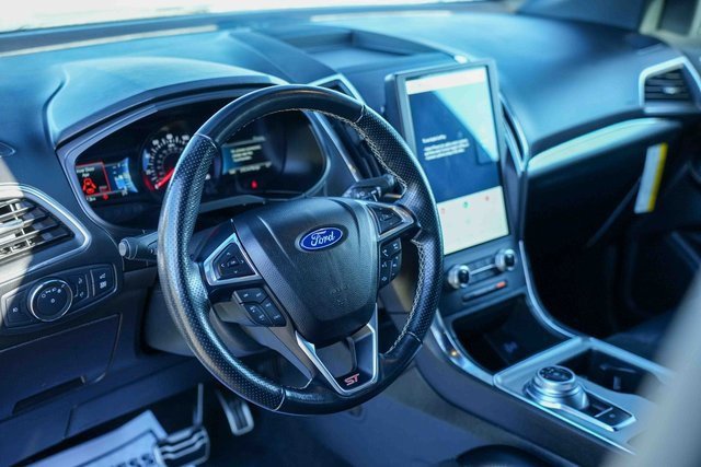 Used 2022 Ford Edge ST image 31