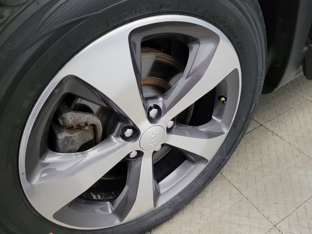 Used 2019 Jeep Cherokee Limited w/ Technology Group image 31
