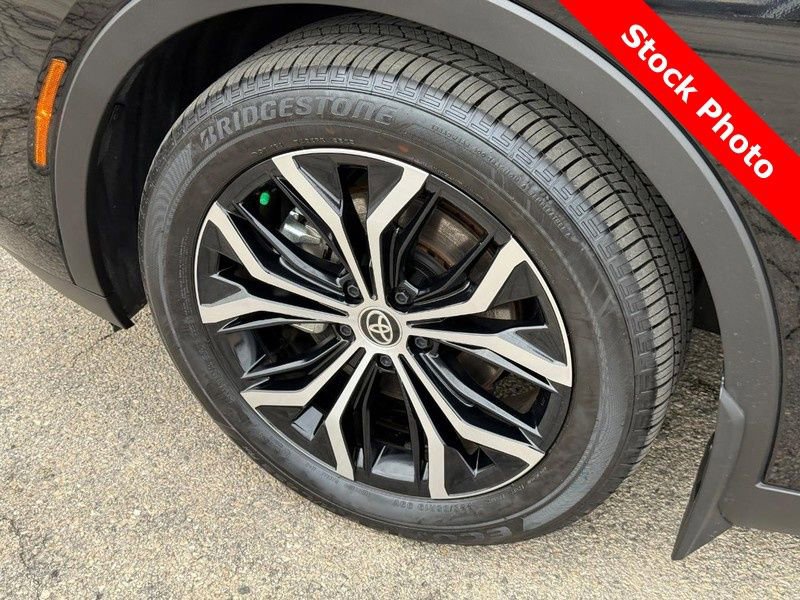 Used 2026 Toyota Crown XLE image 10