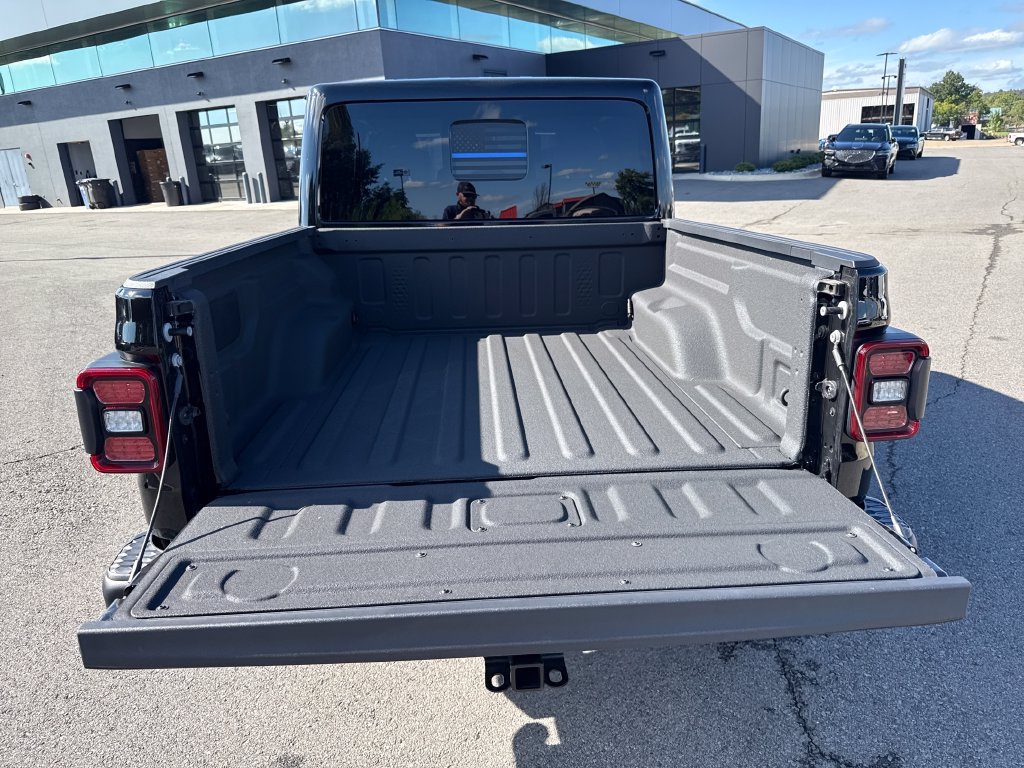 Used 2025 Jeep Gladiator Rubicon AWD/4WD image 7