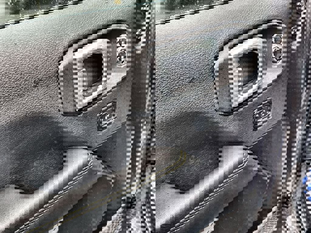 Used 2025 Jeep Wrangler Sahara image 14