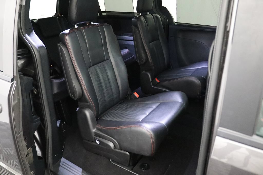Used 2016 Dodge Grand Caravan R/T w/ Driver Convenience Group FWD image 9
