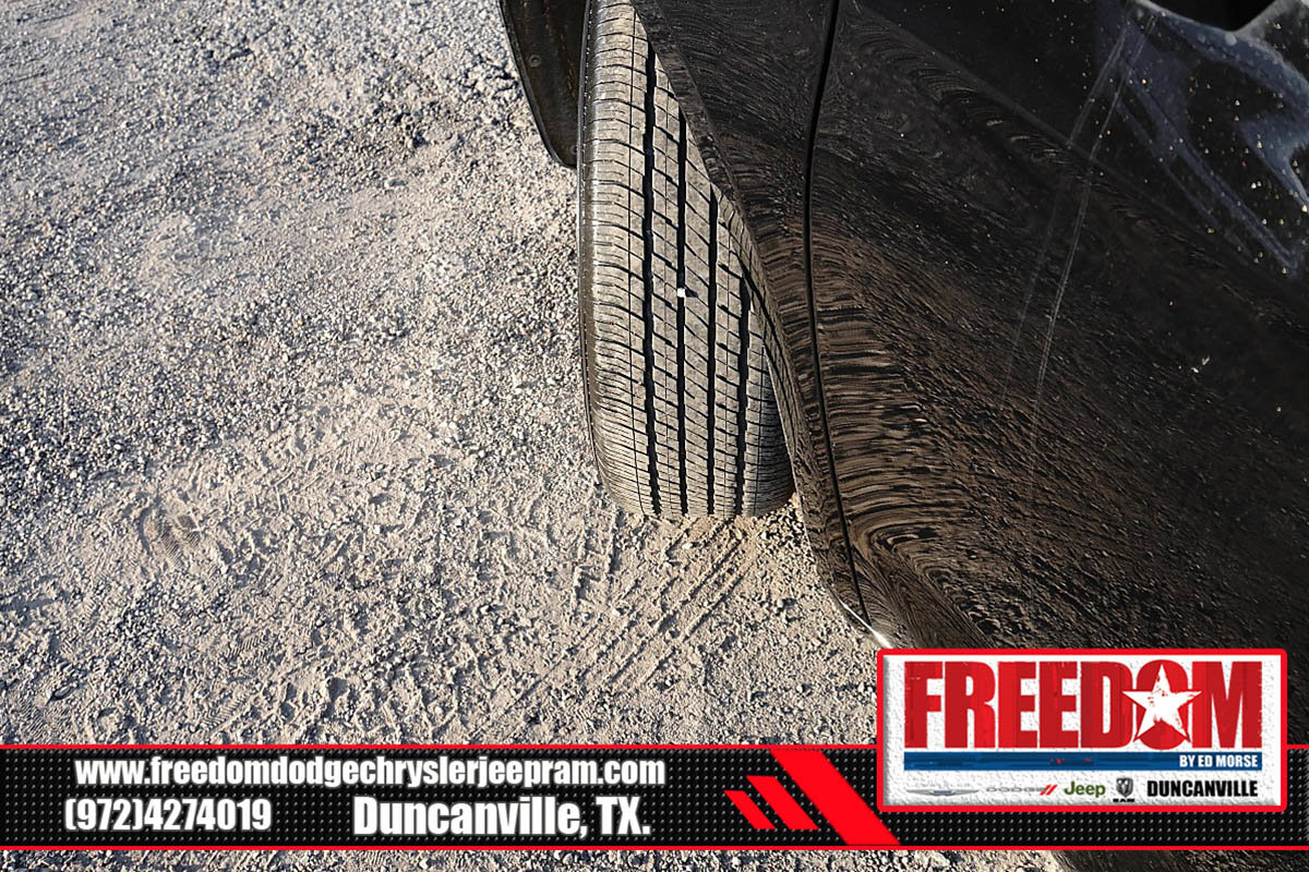 Certified 2024 Chrysler Pacifica Touring-L FWD image 42