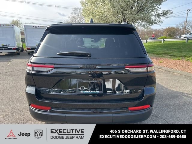 Used 2022 Jeep Grand Cherokee Altitude AWD/4WD image 5