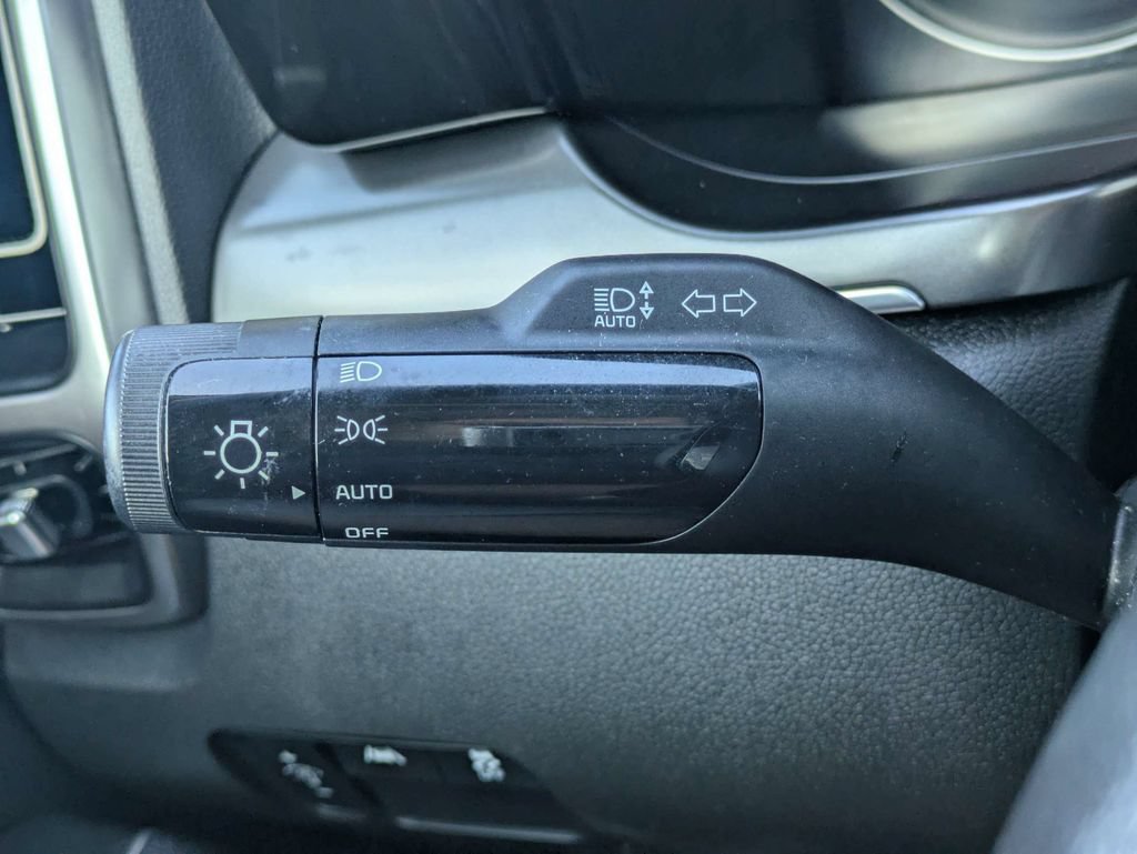 Used 2022 Kia Sorento S FWD image 29