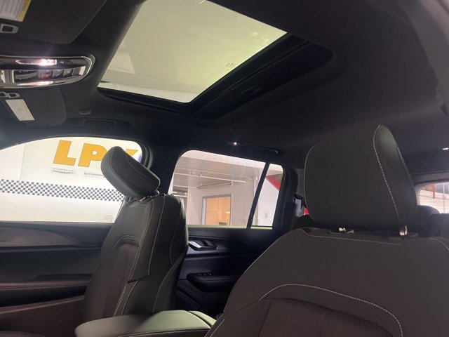 New 2025 Jeep Grand Cherokee Laredo X w/ Luxury Tech Group I image 22