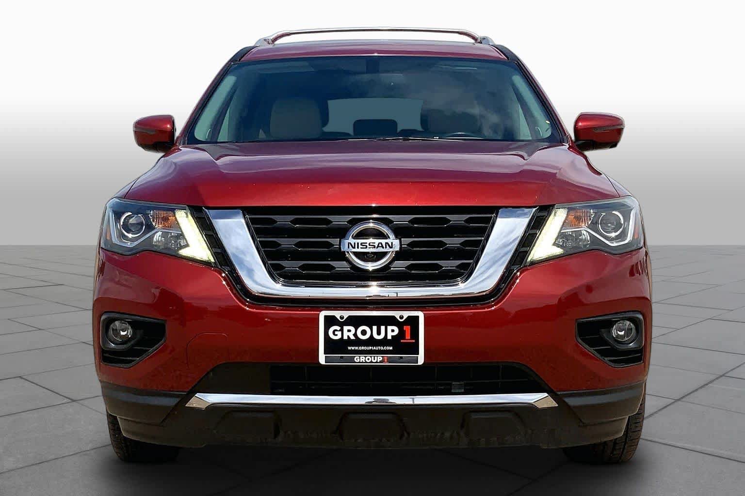 Used 2017 Nissan Pathfinder Platinum FWD image 4