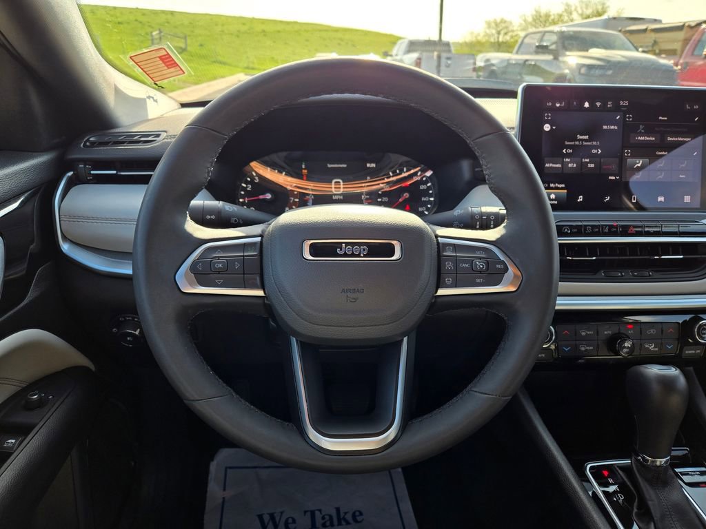 Used 2025 Jeep Compass Limited AWD/4WD image 18