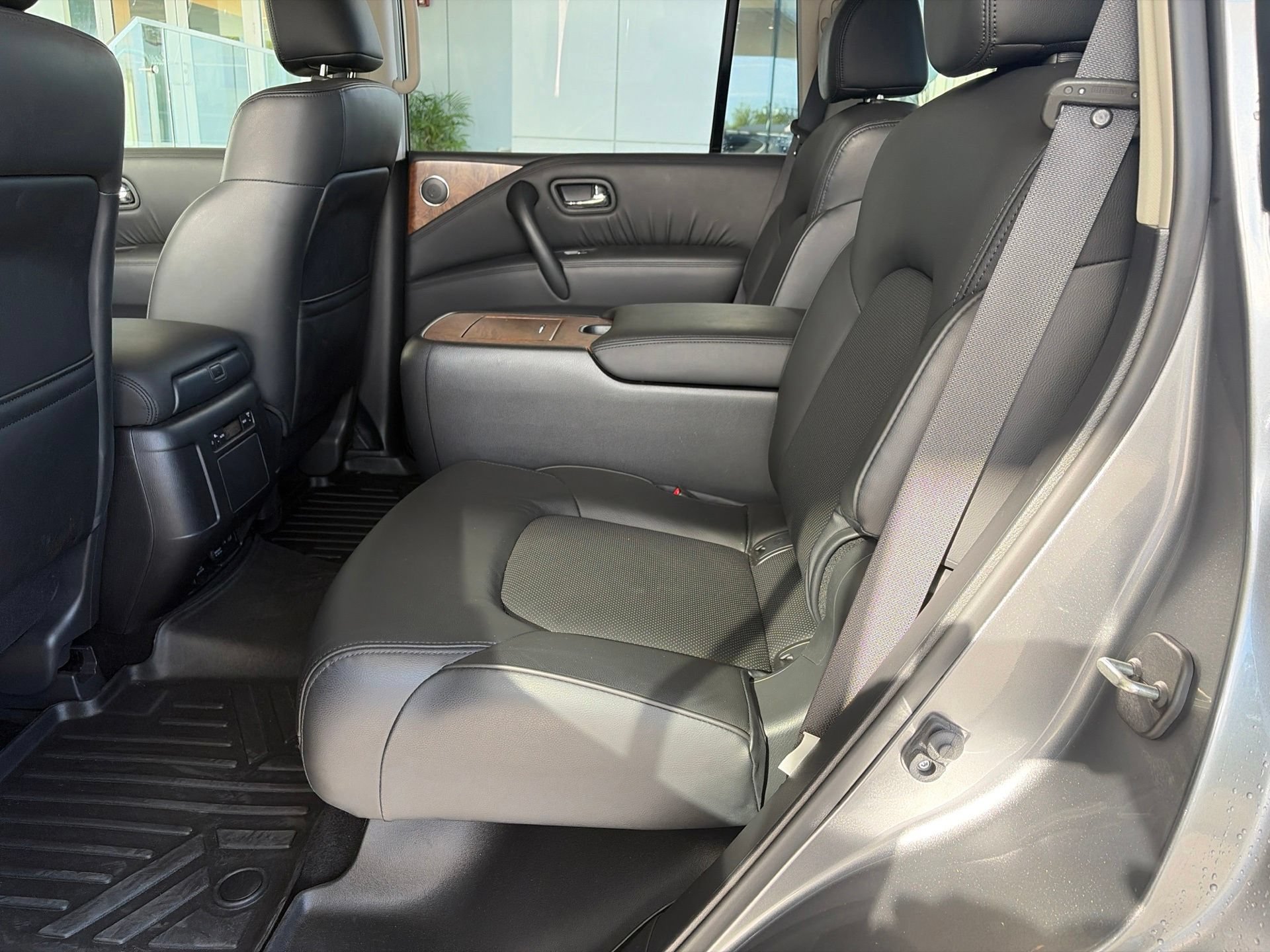 Used 2024 Nissan Armada SL w/ Captain's Chairs Package AWD/4WD image 11