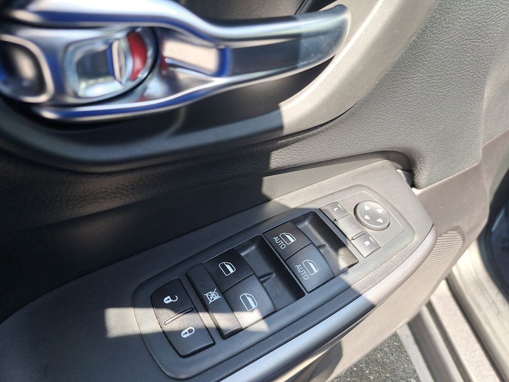 Used 2020 Jeep Cherokee Latitude Plus w/ Cold Weather Group AWD/4WD image 24