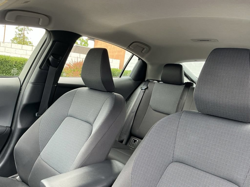 Used 2025 Toyota Prius LE FWD image 11