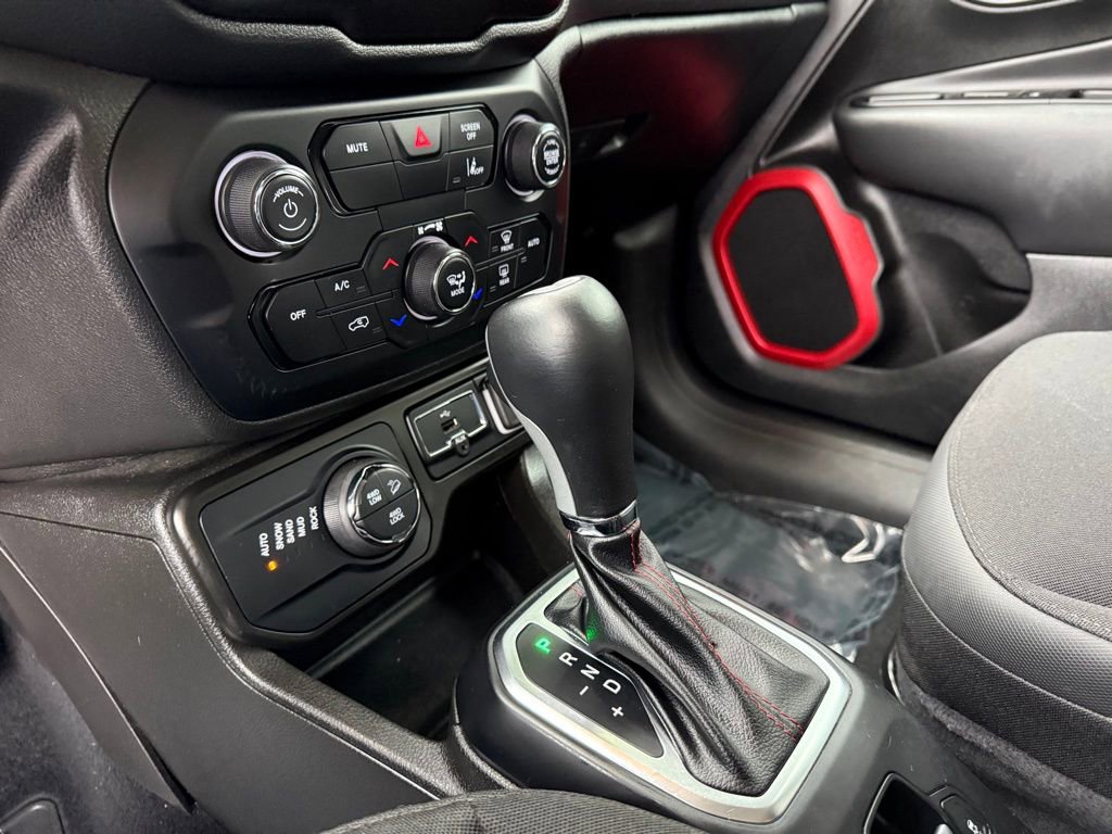 Used 2023 Jeep Renegade Trailhawk AWD/4WD image 24