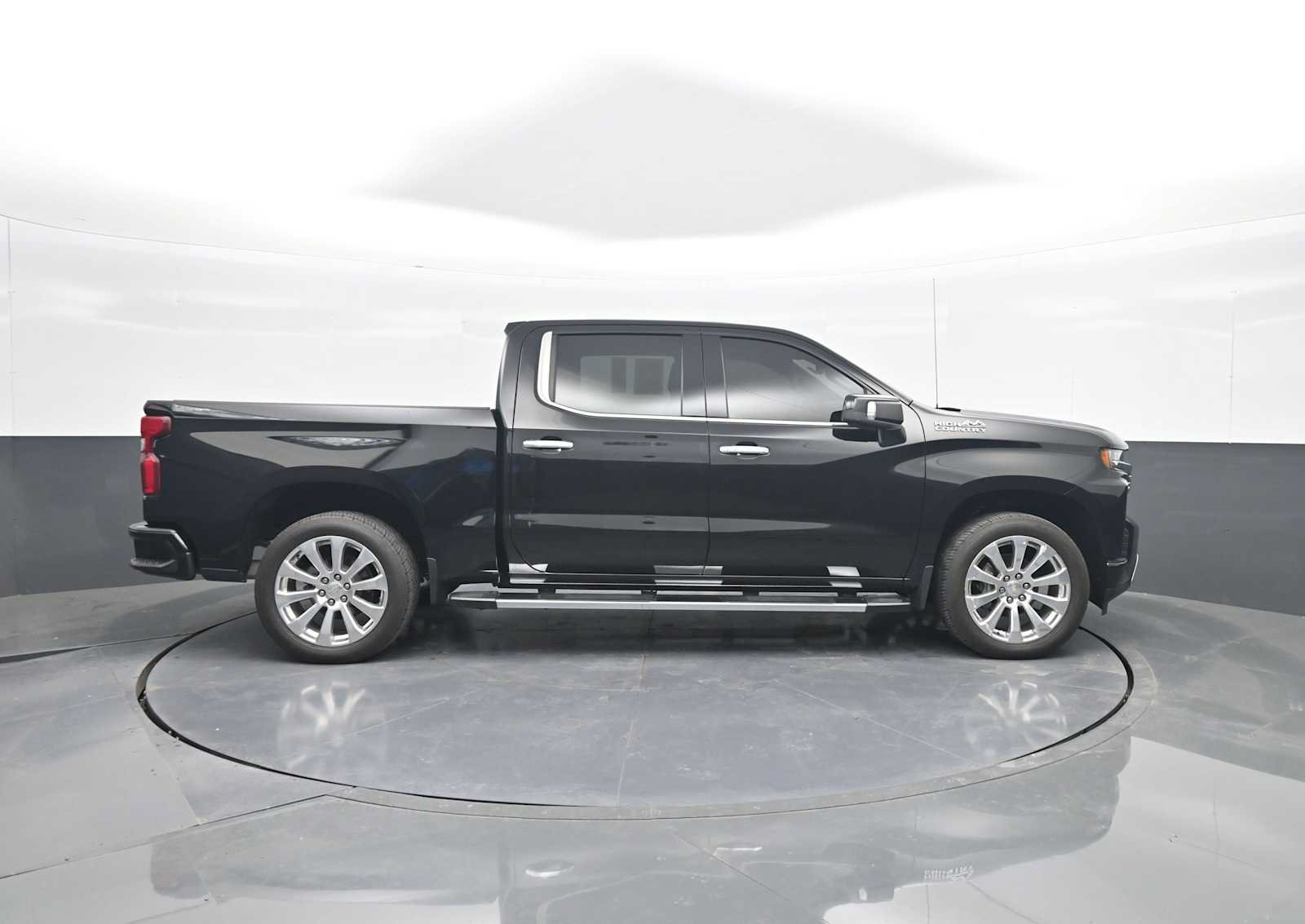 Used 2021 Chevrolet Silverado 1500 High Country w/ Technology Package AWD/4WD image 9