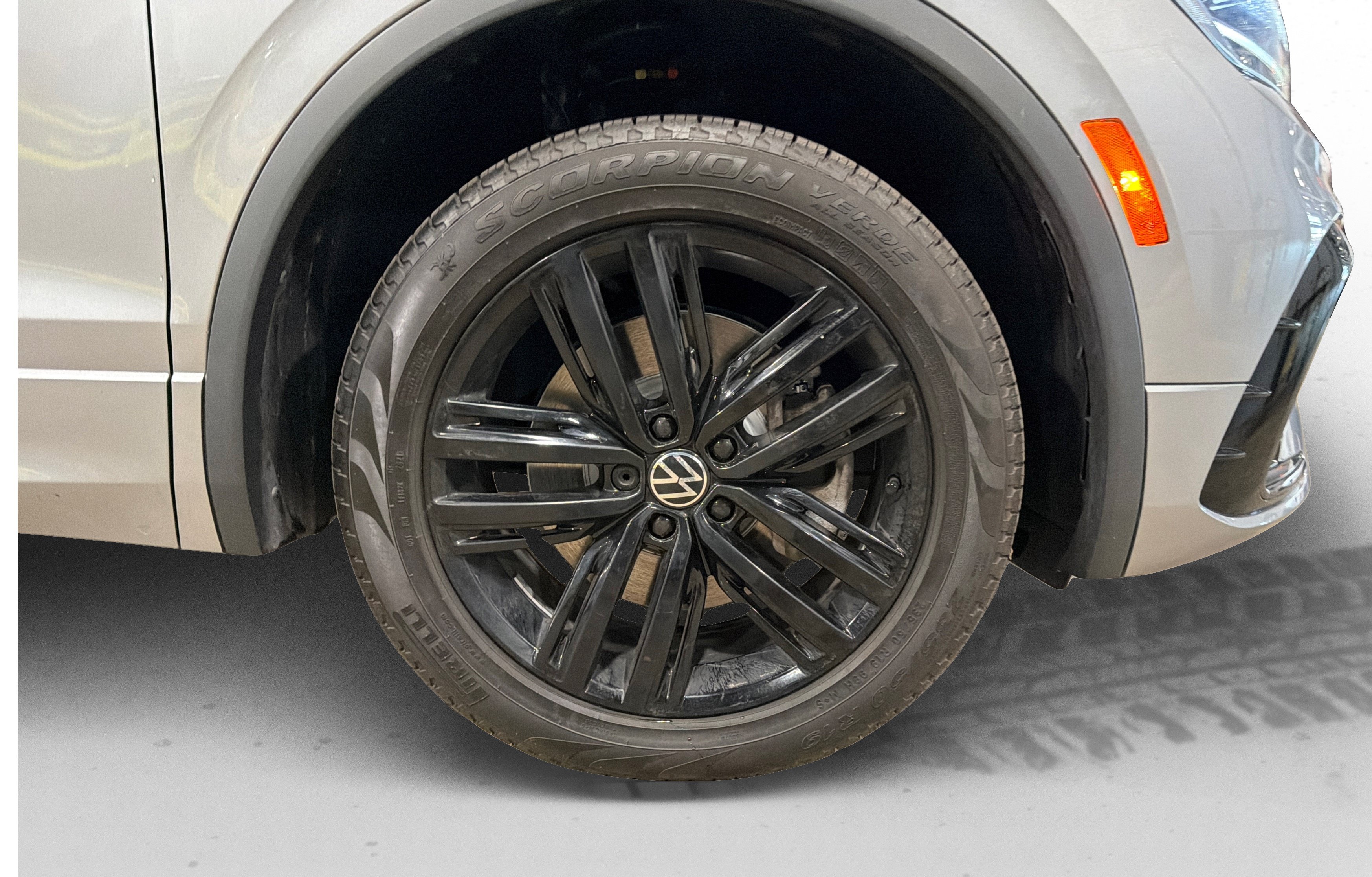 Used 2022 Volkswagen Tiguan SE R-Line AWD/4WD image 52